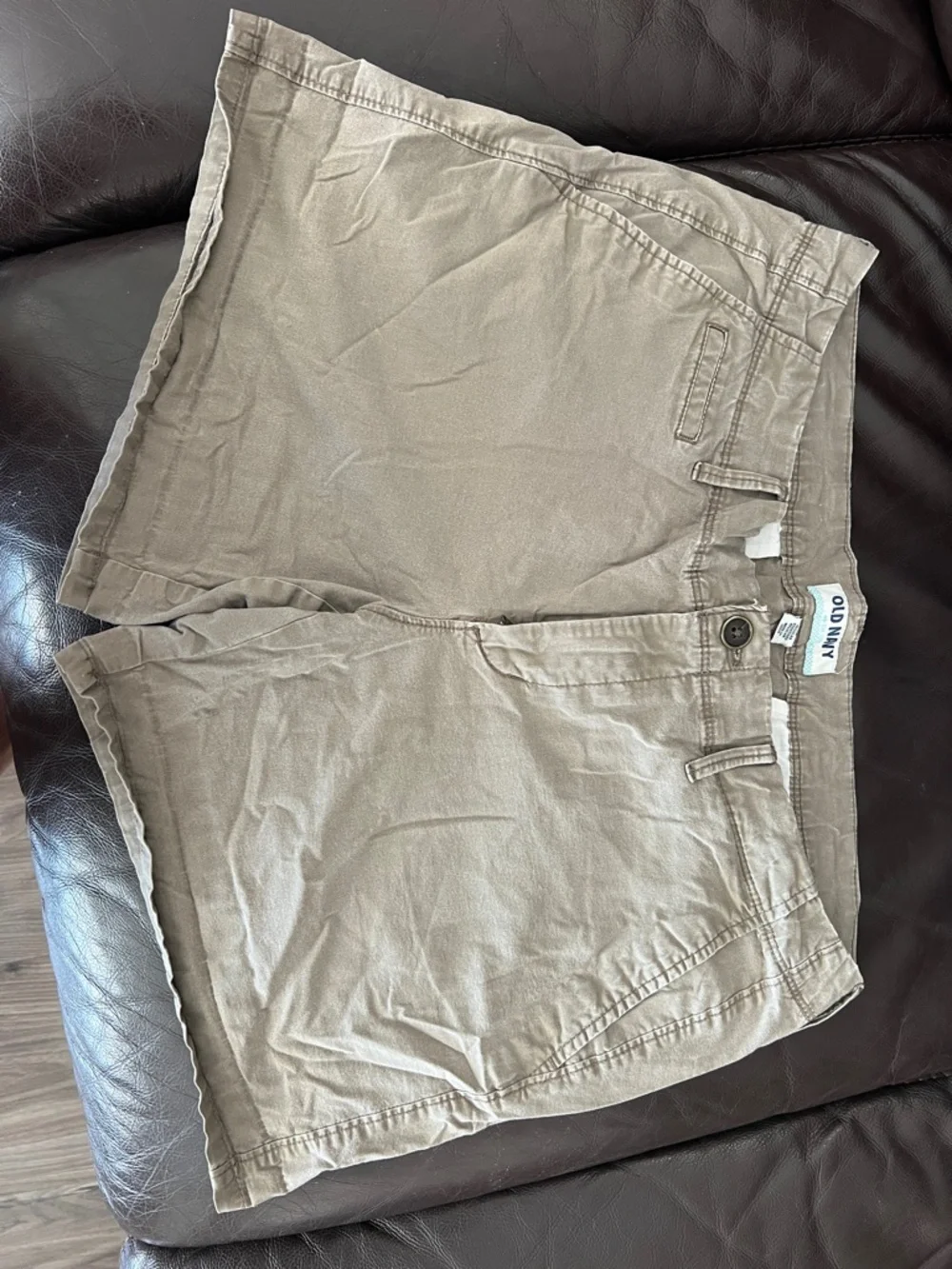 Old Navy Women's Tan Chino Bermuda Shorts - Picture 3 of 3